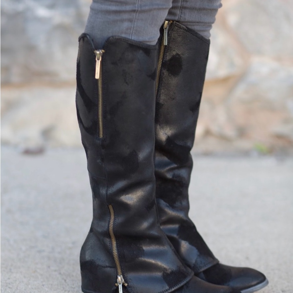 Donald J. Pliner Devi black vintage suede boots